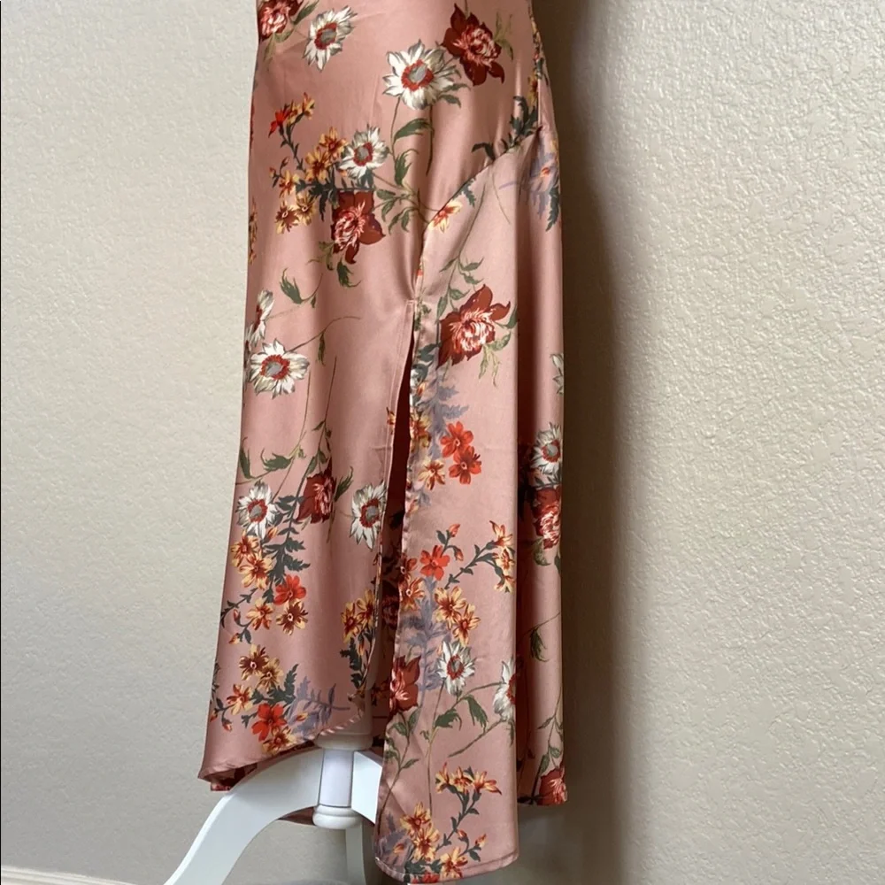 Elegant Dark Blush Floral Slip Dress, size M by ASTR The Label - Picture 7 of 16